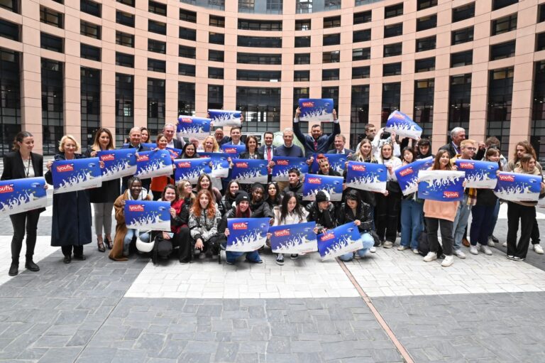 La inițiativa lui Victor Negrescu, Parlamentul European a organizat o dezbatere în plen privind rezultatele Anului European al Tineretului